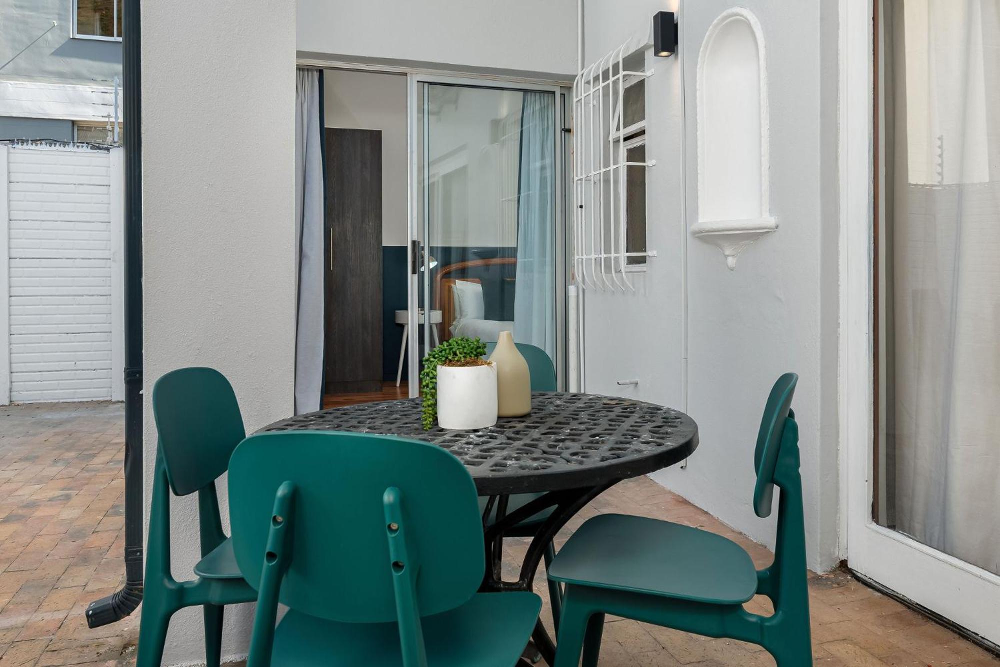 Neighbourgood Ravenscraig Hotel Cape Town Room photo